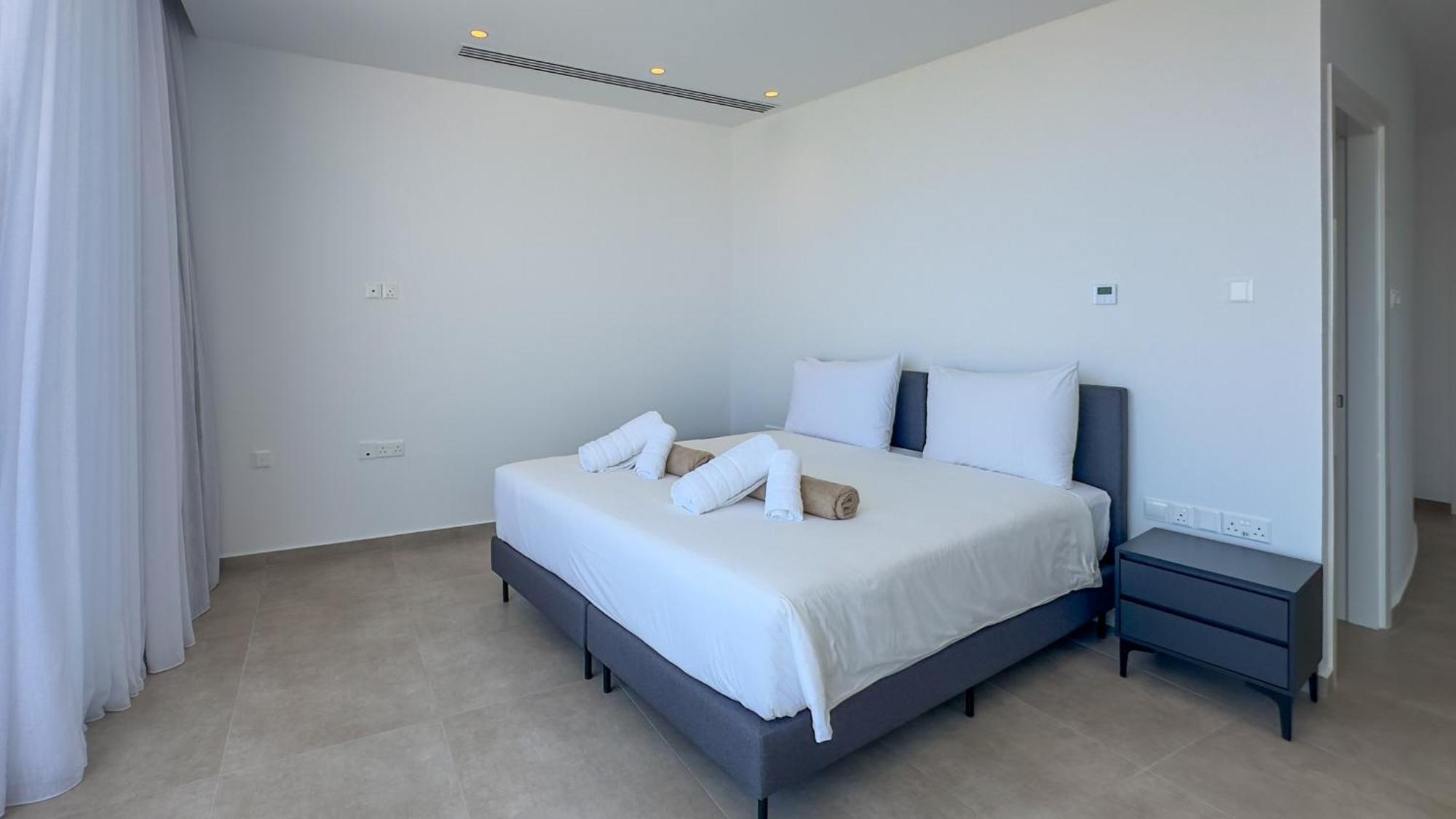 Villa Aqua Beachfront - 2