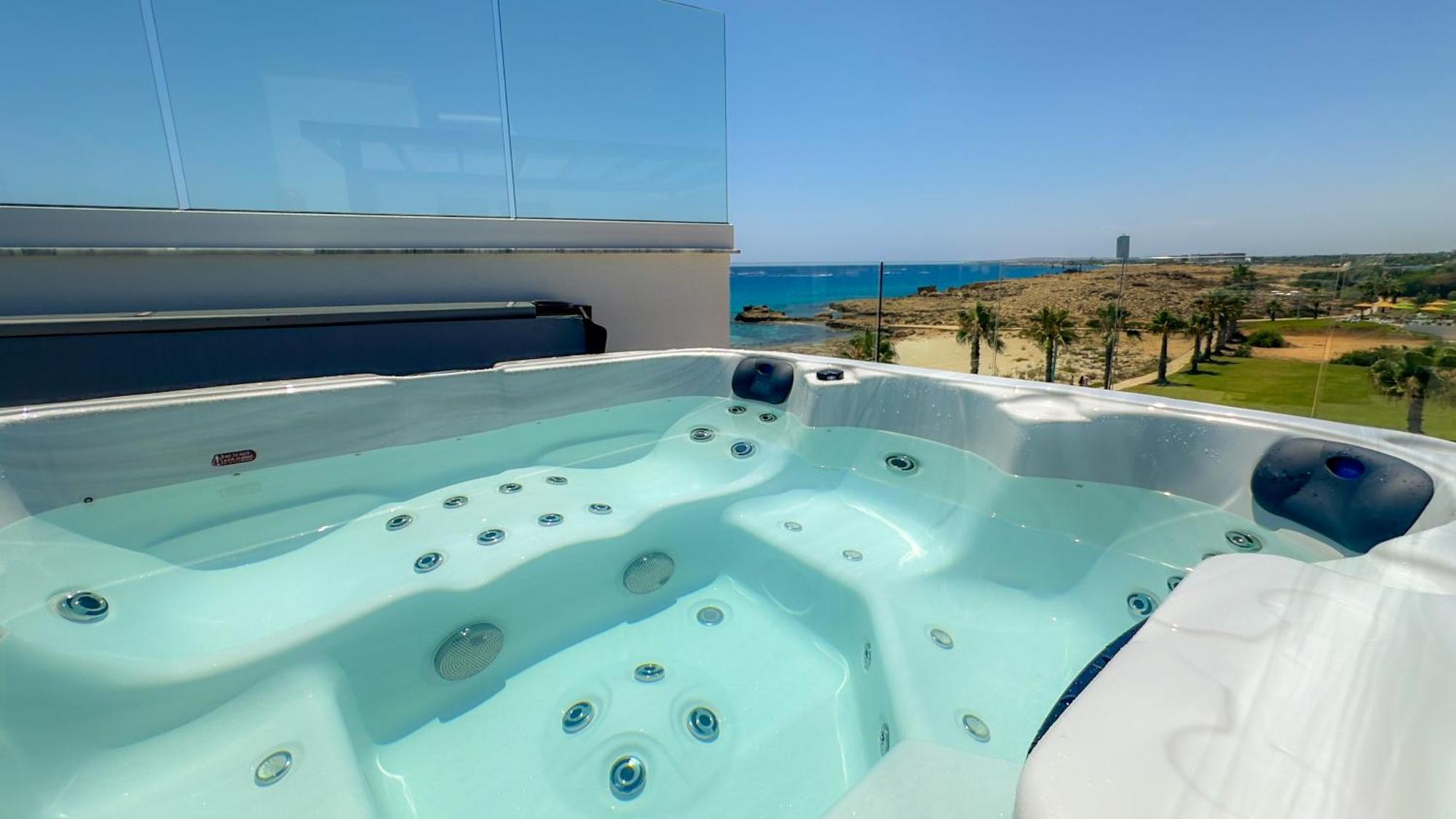 Aqua Beachfront - 2 Villa *