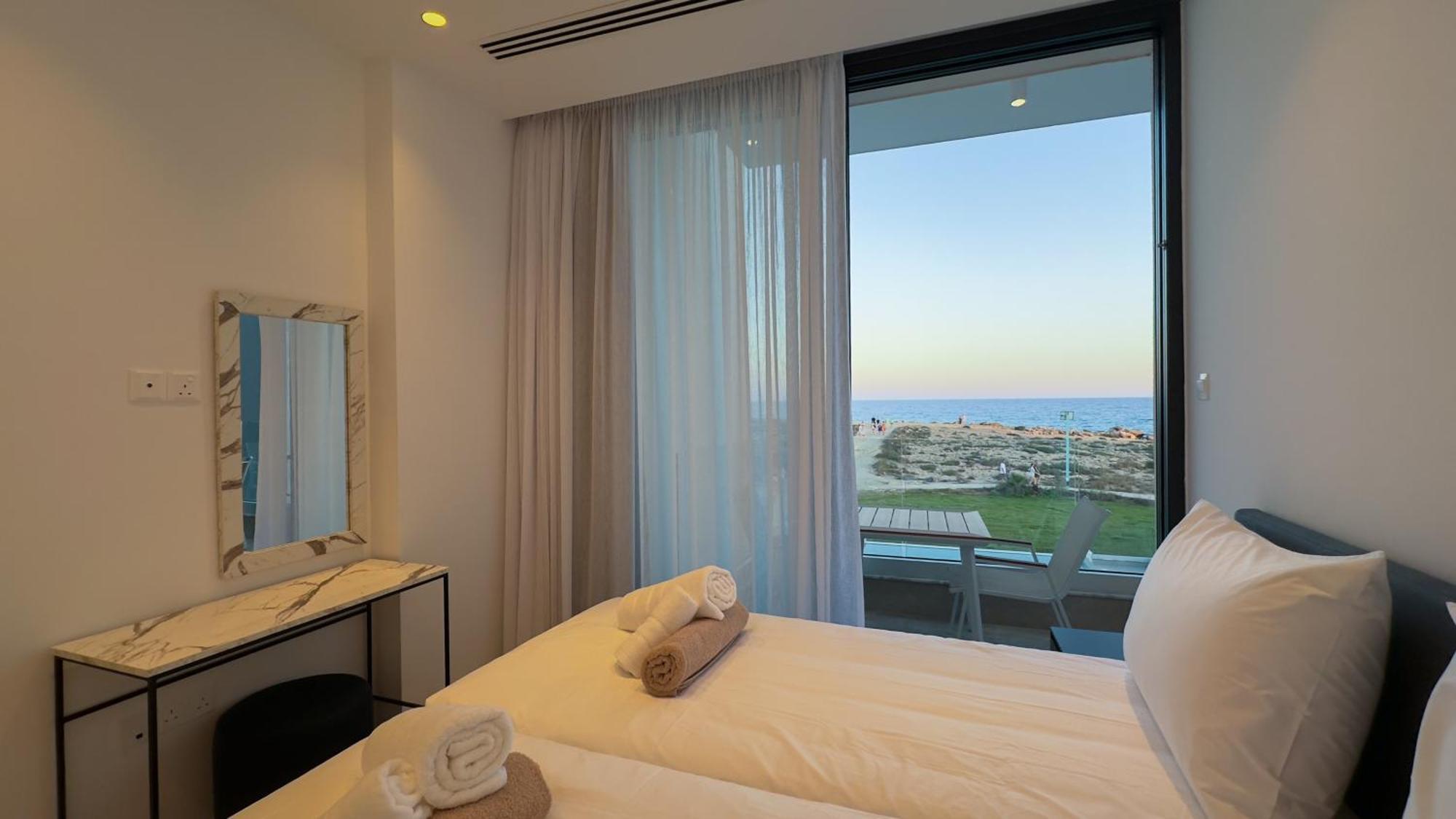 Aqua Beachfront - 1 Pousada
