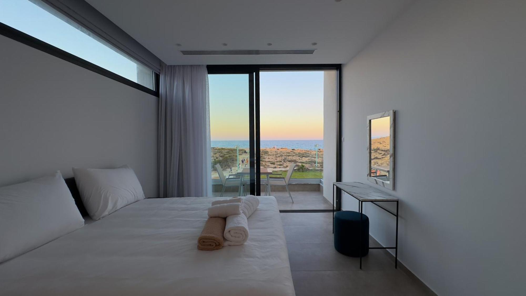 Aqua Beachfront - 1 Pousada Agia Napa