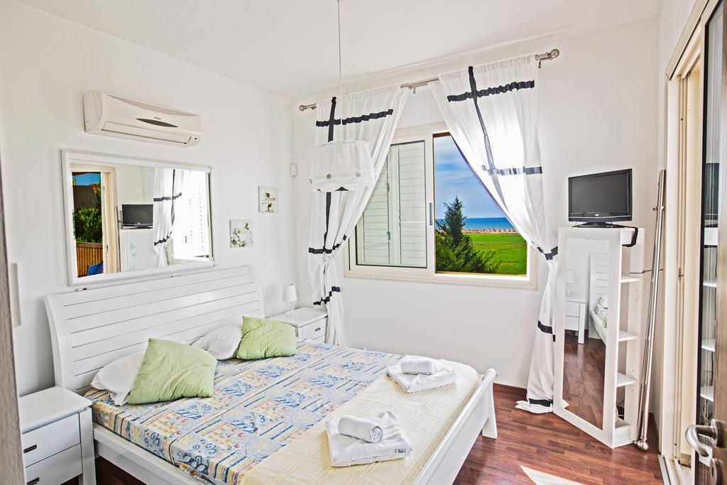 Sunny Coast Villa *