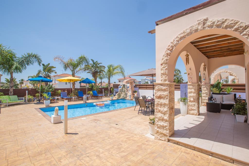 Adamantia Villa *