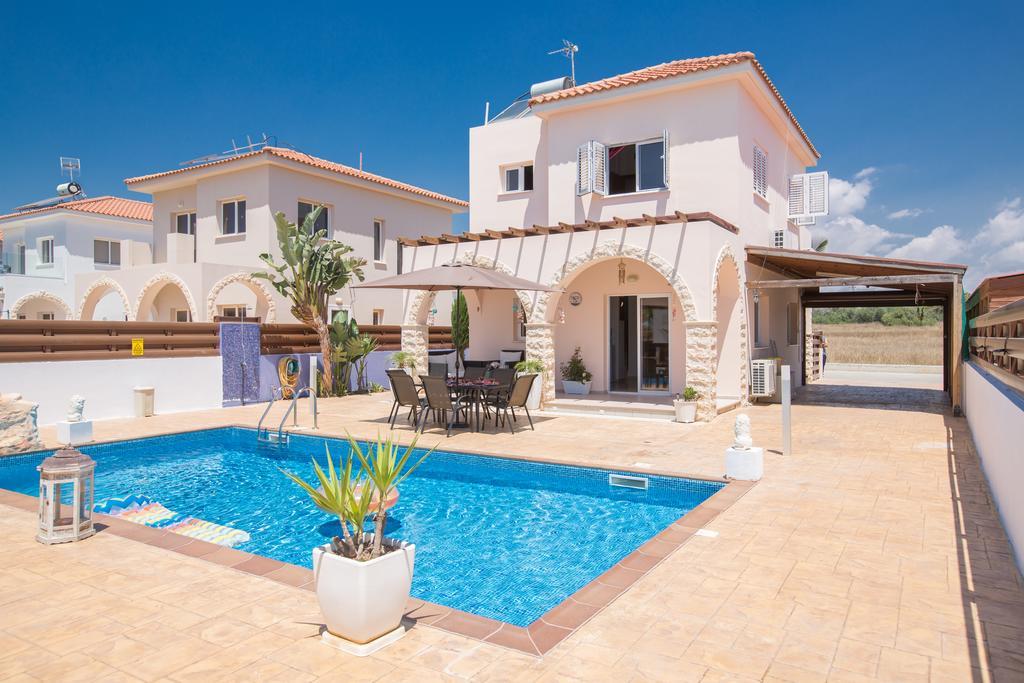 Adamantia * Ayia Napa