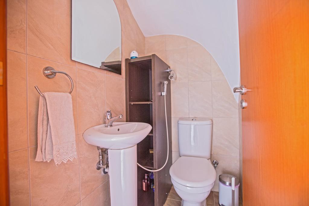 Adamantia Villa
