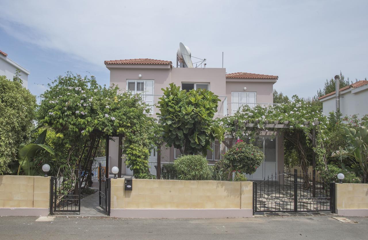Villa Nissi Maria *