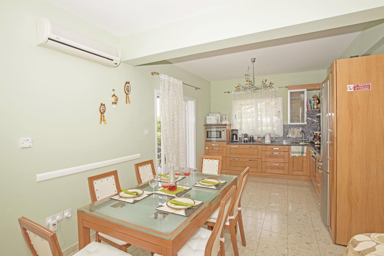 Nissi Maria Villa