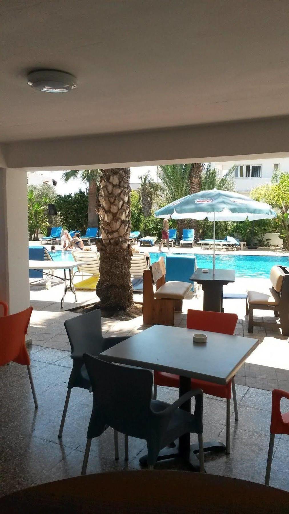 Pavlinia & Aparthotel