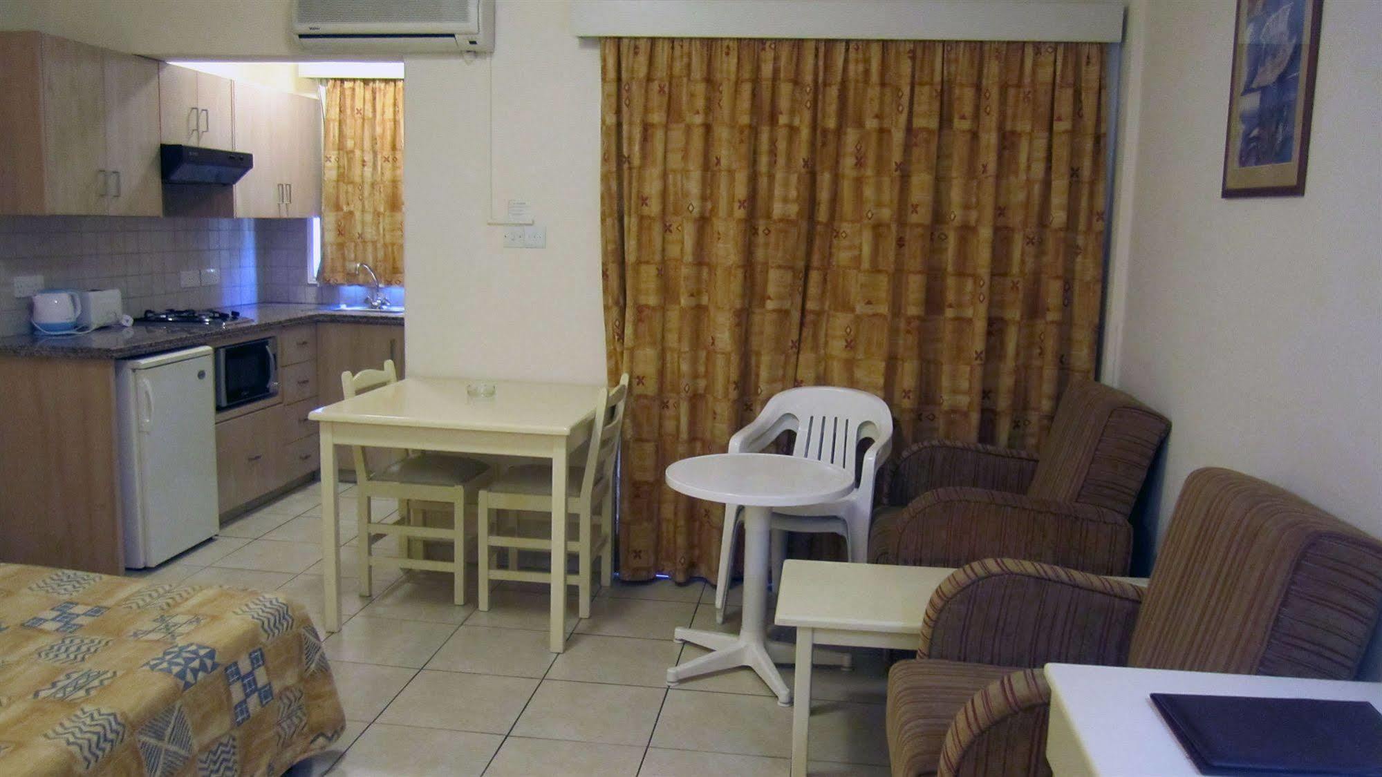 Senator - Adults Only Aparthotel