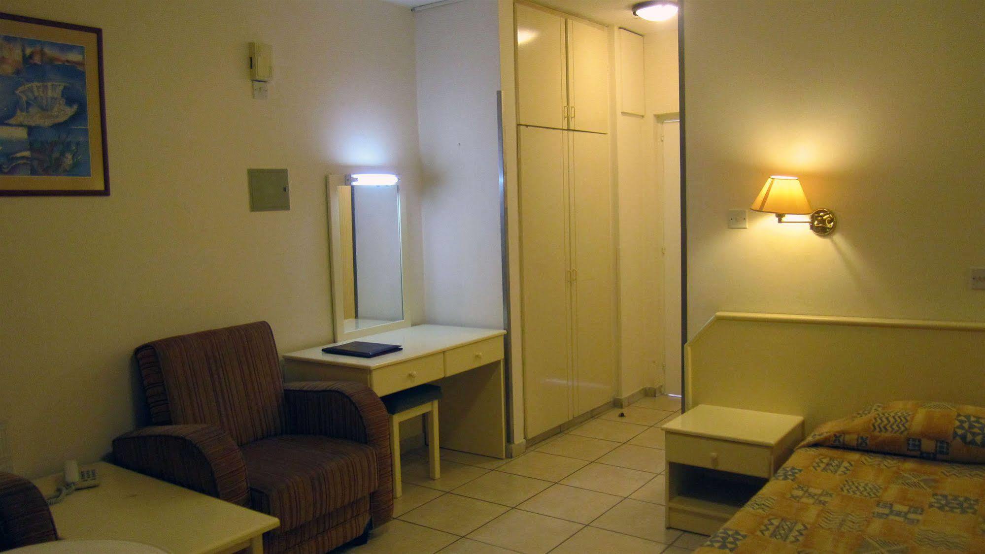 Senator - Adults Only 3*