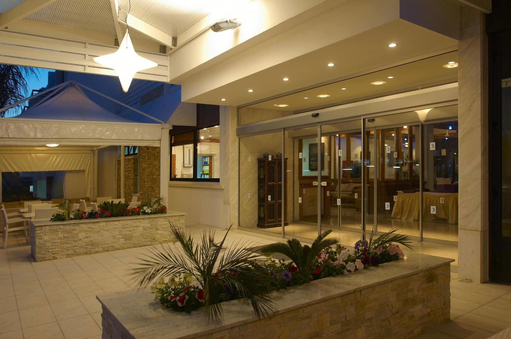 Senator - Adults Only Aparthotel