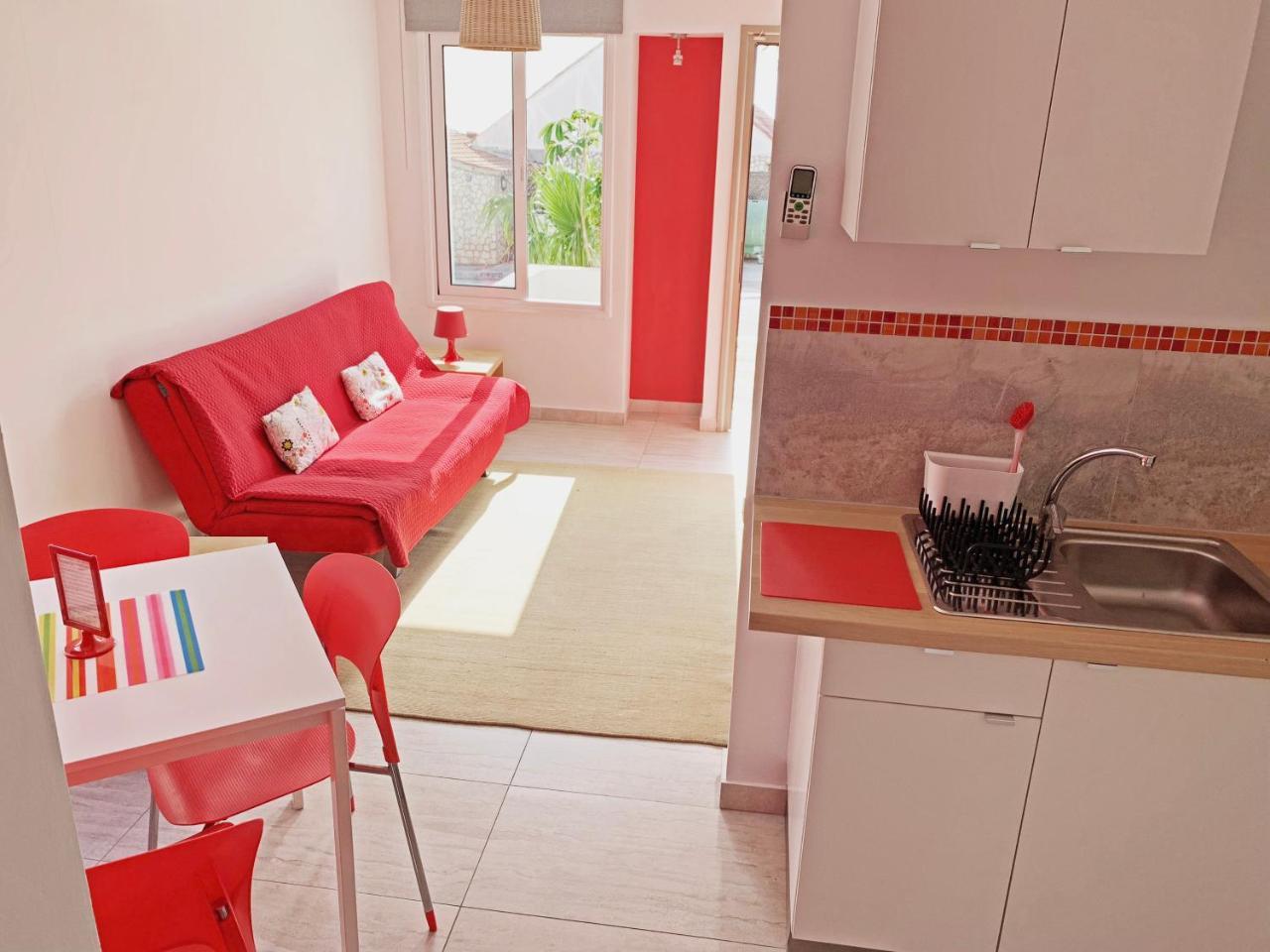 Rainbow Apartment *