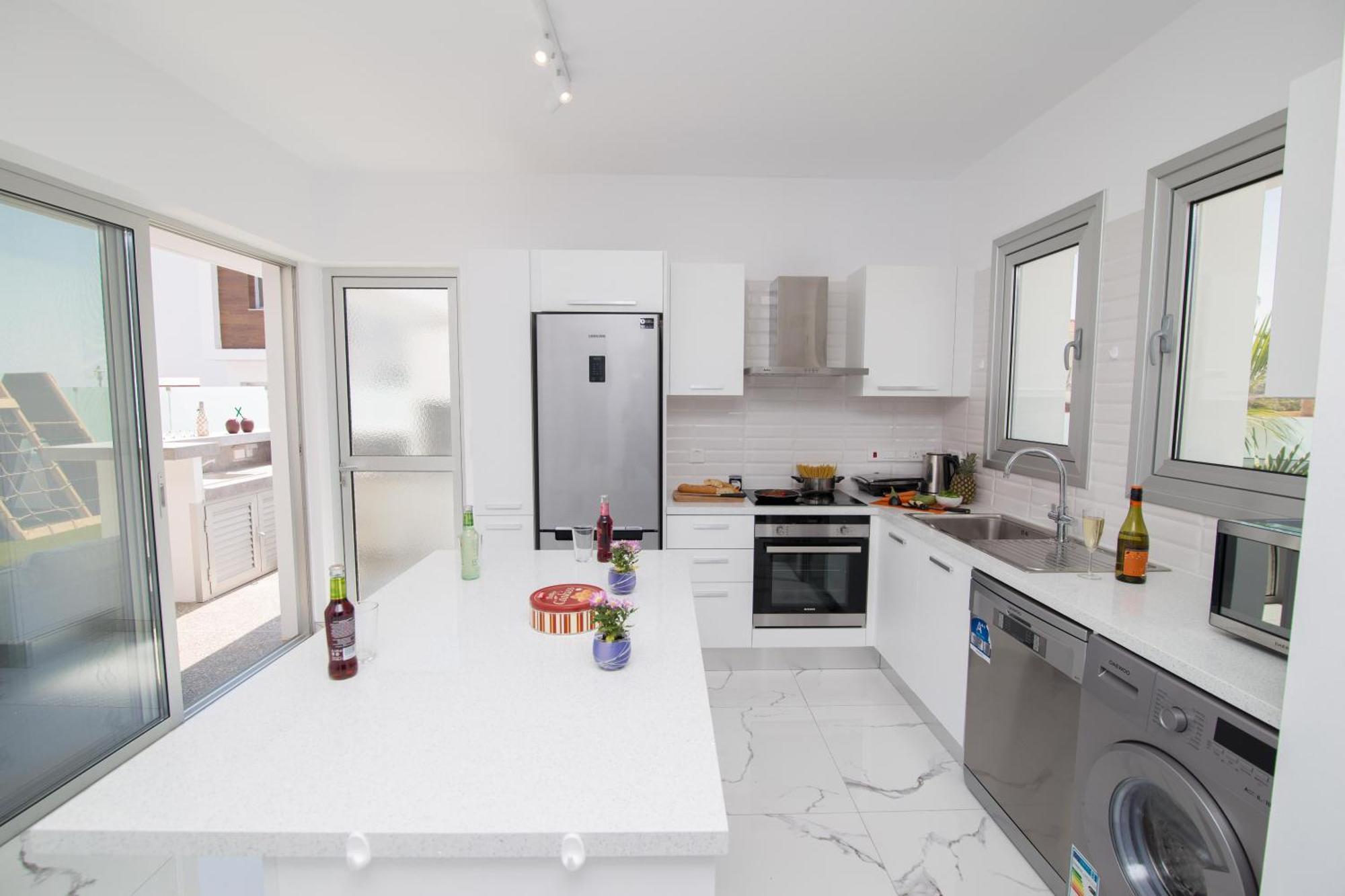 Lynn Boutique Beachfront Holiday home *