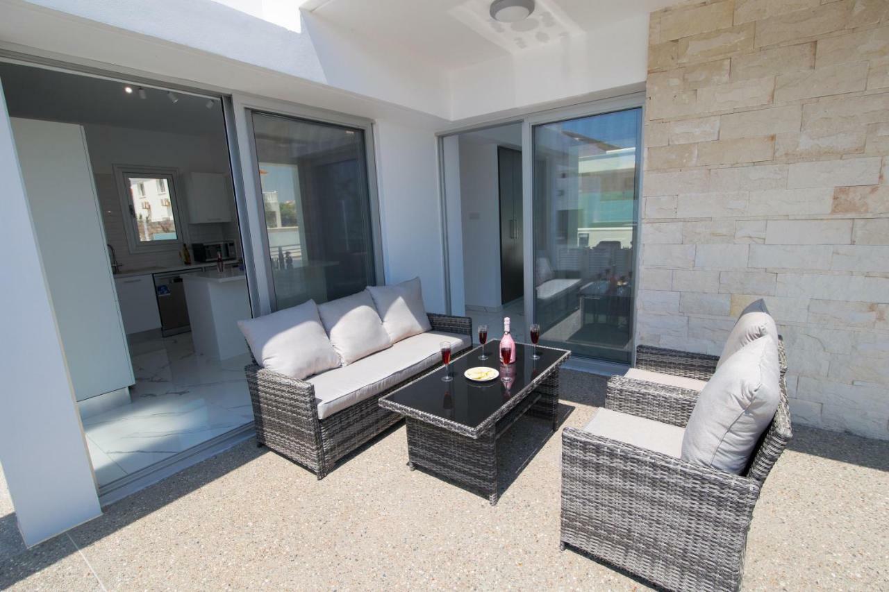 Lynn Boutique Beachfront Holiday home