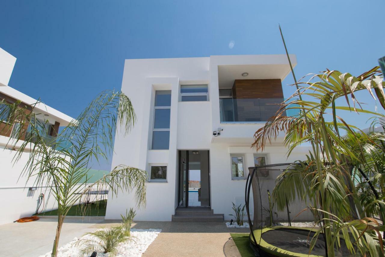 Lynn Boutique Beachfront