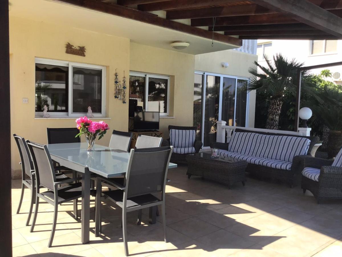Carolyn Is A Luxury 4-bedroom With Private Pool In