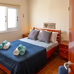 Stay Gold Feathers Apartment