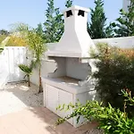 Nissini Blanco, 3 Bedroom Villa With Private Pool, 5 Min To The Beach