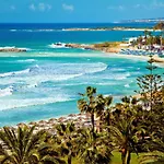 Nissini Blanco, 3 Bedroom Villa With Private Pool, 5 Min To The Beach