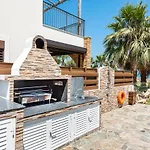 Sea Front Oceanus H3 By Ezoria Villas