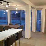 Sky Apartment On The Pool
