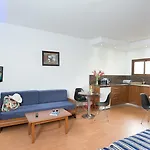 Loutsiana Deluxe Apts