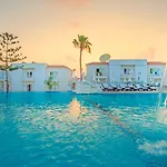 New Famagusta Hotel & Suites