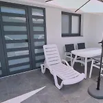 Stay Nissi Twins Apts
