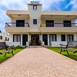 Demetris Apartments
