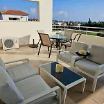 Nissi Elena - Shell Haven Apt