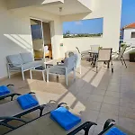 Nissi Elena - Shell Haven Apt