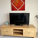 Nissi Elena - Shell Haven Apt