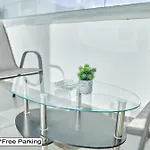Nissi Avenue Suites