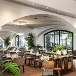 Napa Plaza Hotel (Adults Only)