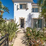 Phaedrus Living: Luxury Villa Oceania