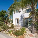 Phaedrus Living: Luxury Villa Oceania