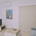 Stay Sunny Honey Apartment