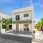 Villa Nissini By Ezoria Villas