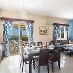 Sunny Coast Villa