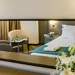 Napa Plaza Hotel (Adults Only)
