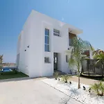 Villa Lynn Boutique Beachfront