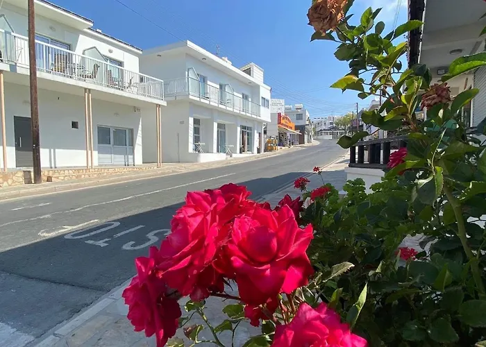 Ellenapa Apts & Studios