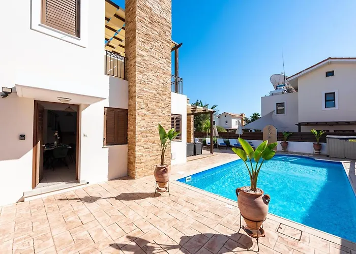 Villa Iris By Ezoria Villas