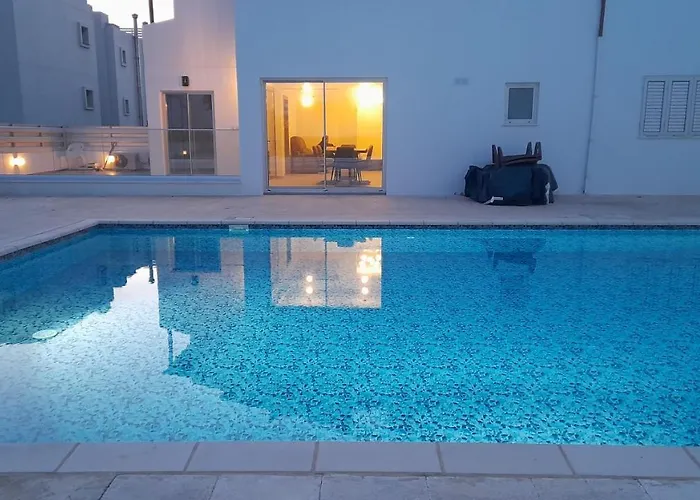 Sky Apartment On The Pool