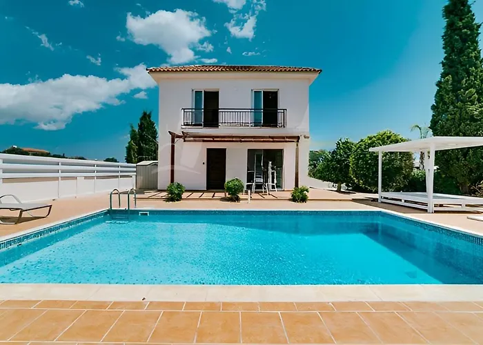 Summer Breeze - Cheerful 2 Bedroom Villa With Pool