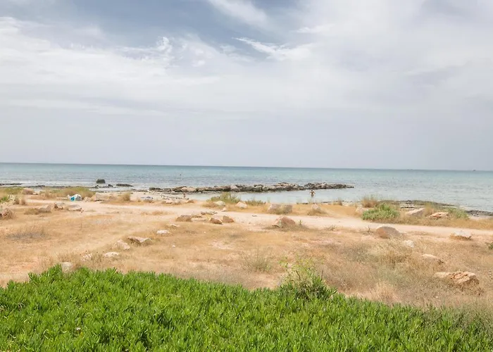 Villa Suri, Luxury Seafront Villa