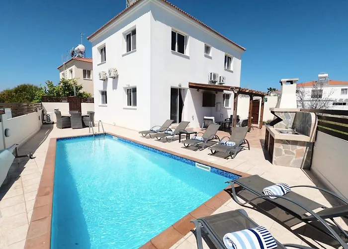 Villa Lankas With Heated Pool