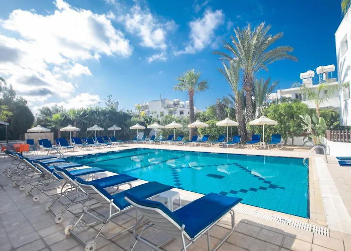Pavlinia Hotel & Apartments
