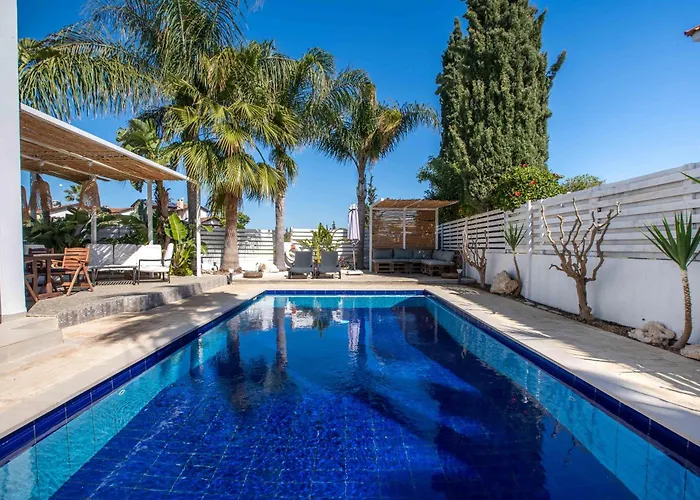 Phaedrus Living: Luxury Villa Oceania