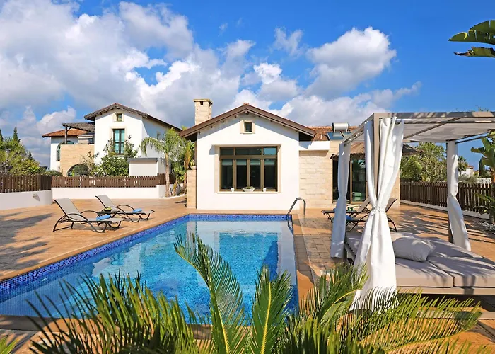 Villa Lara - 3Bed Bangalow With Large Pool