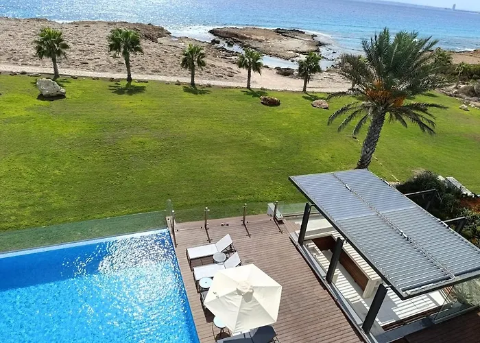 Beachfront Luxury Villa Glory